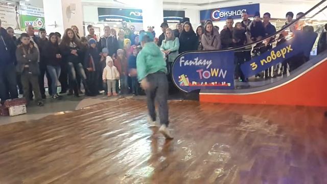 брейк данс виступ смотреть онлайн