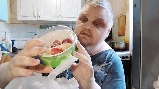 Ем салат цезарь из додо пиццы, и пасту песто смотреть онлайн