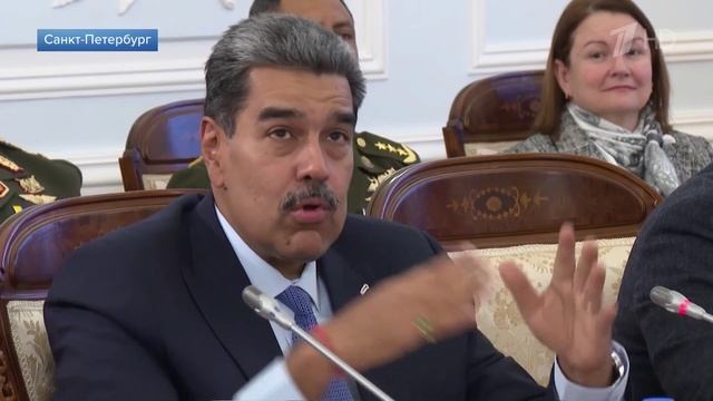Президент Венесуэлы Николас Мадуро возложил цветы к монументу "Мать-Родина" на Пискаревском кладбище