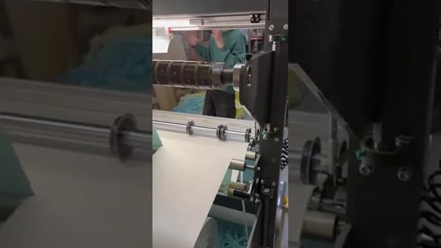 Раскрой двухслойной чековой бумаги, для наклеивающихся стикеров.