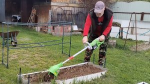 В нашем саду пополнение. Стрижем газон, мульчируем, короче - весенние хлопоты)))
