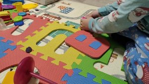 играем в букву В английского алфавита, играем и изучаем алфавит для детей