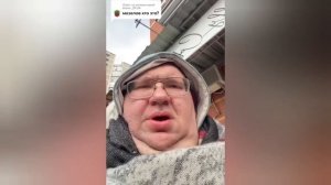 Виталий, что вы ели на завтрак? Булочка с сосиской, чай