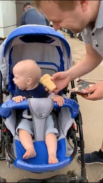 Когда сам ешь мороженое,ну как же ты не дашь попробова? смотреть онлайн