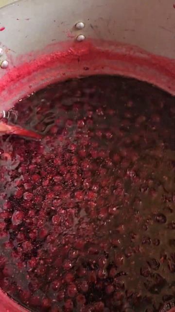 Это варится варенье, то есть я его варю😎 смотреть онлайн