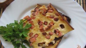 Домашний пирог с колбасой и сыром