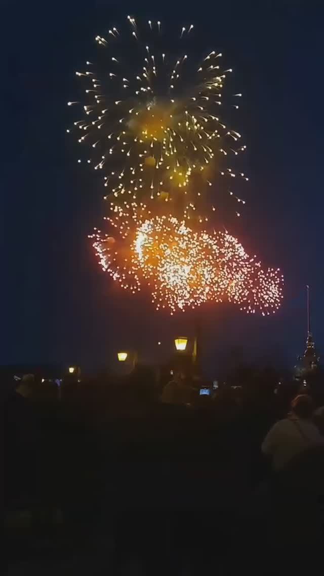 Салют на 9 мая #санктпетербург 🎉🧨🎇💥