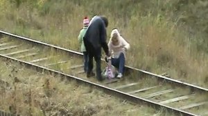 Вот это родители!!!пьяные идут домой.прикол.flv