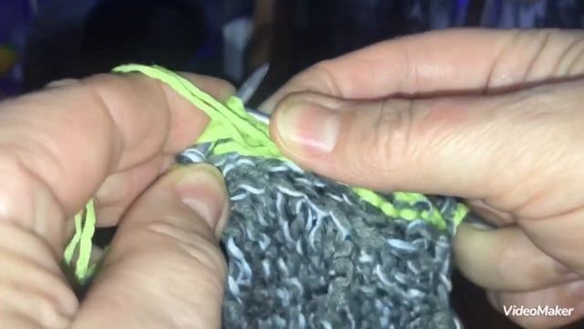 Вяжем спицами тапочки следочки НОВАЯ модель