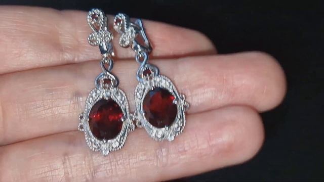 Серебряные серьги с красным гранатом и белыми топазам смотреть онлайн