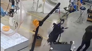 Восстание машин - робот внезапно сошел с ума!