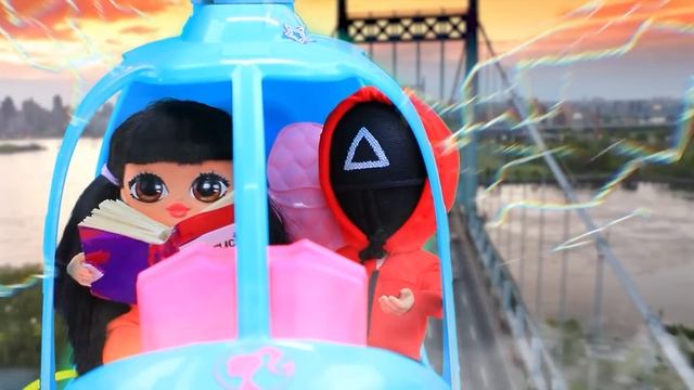 Прятки с Куклой из Игры в Кальмара | Эльза и Анна взрос? смотреть онлайн