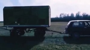 На Ниве тащит вагон