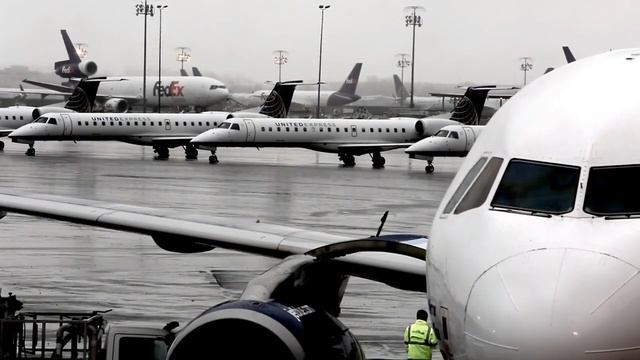 У нас должна была быть годовщина через пару месяцев, н?