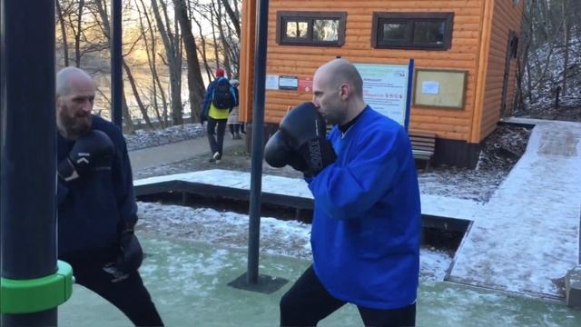 Отправил в нокдаун 120 килограммового спарринги по боксу смотреть онлайн