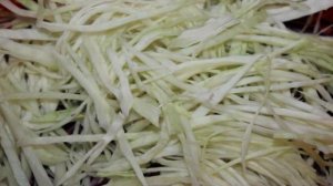 Салат из капусты с корейской морковью и колбасой