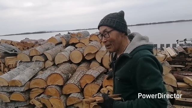 Жизнь аборигенки. Тала вкусная из благородной рыбы. Папа не сидит без дела. 2 мая 2025 г.