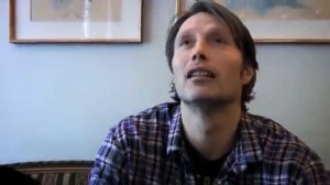 мадс миккельсен пытается говорить на русском и французском