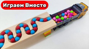 Играем с шариками 🚛 Гонки шариков 🚛 Загружаем машинки самосвал и мусоровозы ! Видео для детей
