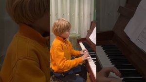 Игра на фортепиано {зайчик}