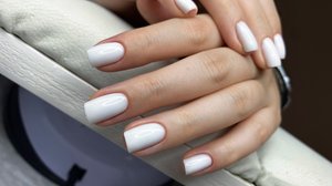 Коррекция покрытия.  Снятие, маникюр и  укрепление гелем  с пошаговым описанием.