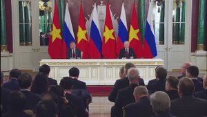 Владимир Путин и Генеральный секретарь коммунистической партии Вьетнама То Лам, 10 мая 2025 года