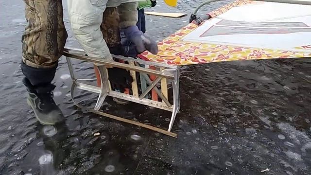 Парус + санки, зимний виндсерфинг)))