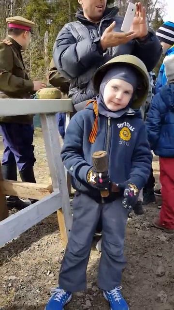 Как использовать гранату? Только как микрофон. Праздн? смотреть онлайн