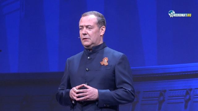«Без героики, без пафоса»: Медведев вспомнил, как ветераны говорили о войне
