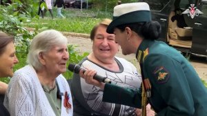 Военнослужащие поздравили ветеранов с Днем Победы