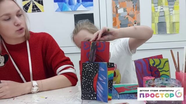 Урок по макетированию для детей от 5 до 7 лет. Дизайнерский дом для птиц. смотреть онлайн