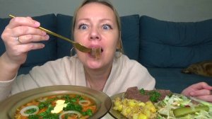 Мукбанг  борщ ,холодец с горчицкой, картошка с тушенкой,капуста квашеная.Еда на камеру!