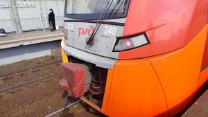 Электропоезд Ласточка ЭС2Г-240 До станции Санкт-Петербург Прибывает на станцию Ленинский Проспект