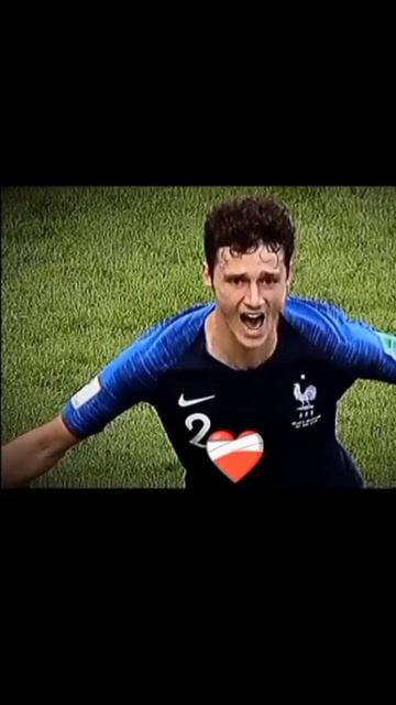 Nolan попал в футбол мач смотреть онлайн