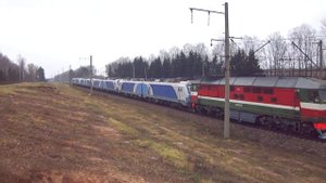 ТЭП70-0227 с новыми электровозами БКГ1