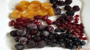 Фруктово-ягодные заливные яйца.