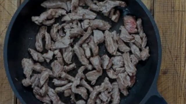 Бефстроганов из говядины классический. ВКУСНО И БЫСТРО. Говядина по Строгоновски. смотреть онлайн