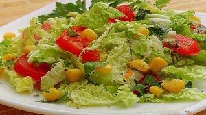 Салат из пекинской капусты с помидорами и кукурузой