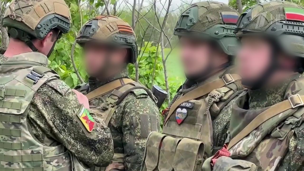 Бойцам группировки "Восток", которые проявили особую доблесть в зоне спецоперации, вручили награды