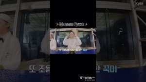 Один день в бассейне Run БТС смешные моменты.