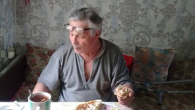10.05.2025. Завтрак в деревне - "Пицца", жена приготовила из лаваша