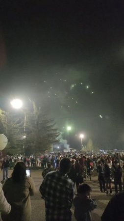 Салют в честь Дня Победы в городе Алтай 9 мая 2025