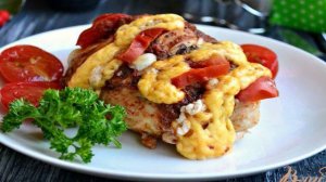 Грудка куриная с помидорами и сыром на пару