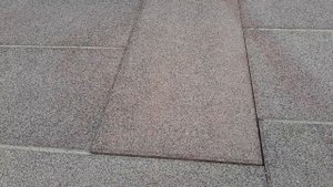 Плита мощения шатается в покрытии!  Разбираемся в причинах.