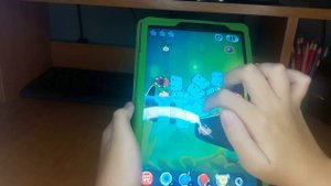 Играю в игру Cut the rope 2 (Ам ням). Пройденные уровни (158-164).