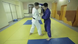 12. Бросок через плечо с односторонним захватом (Ippon Seoi Nage)