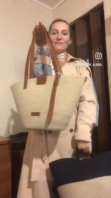 Сколько должно быть сумочек у девушки в гардеробе? Пиш смотреть онлайн