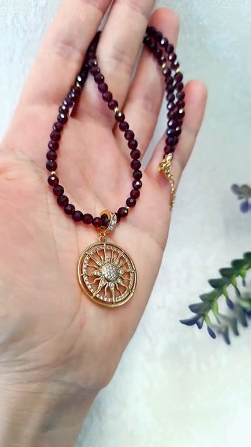 Чокер из граната. Подвеска с цирконами съемная. чокер