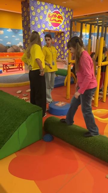 Пол - это лава! Прохожу челлендж в парке A4 KIDS CITY #а4kidscity смотреть онлайн