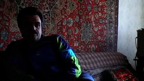 Олар жезөкшенің үстінен иілді